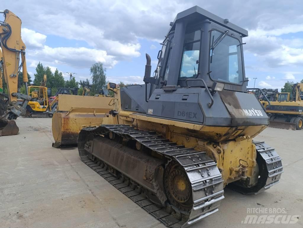 Komatsu D61EXL-12 بلدوزرات مجنزرة