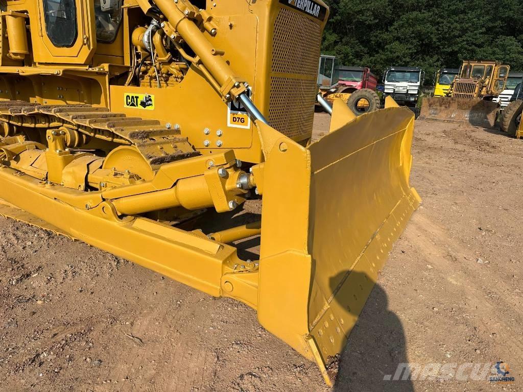 CAT D7G بلدوزرات مجنزرة