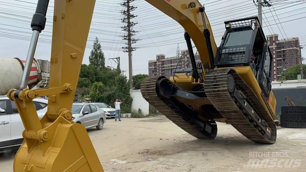 CAT 320 D حفارات زحافة