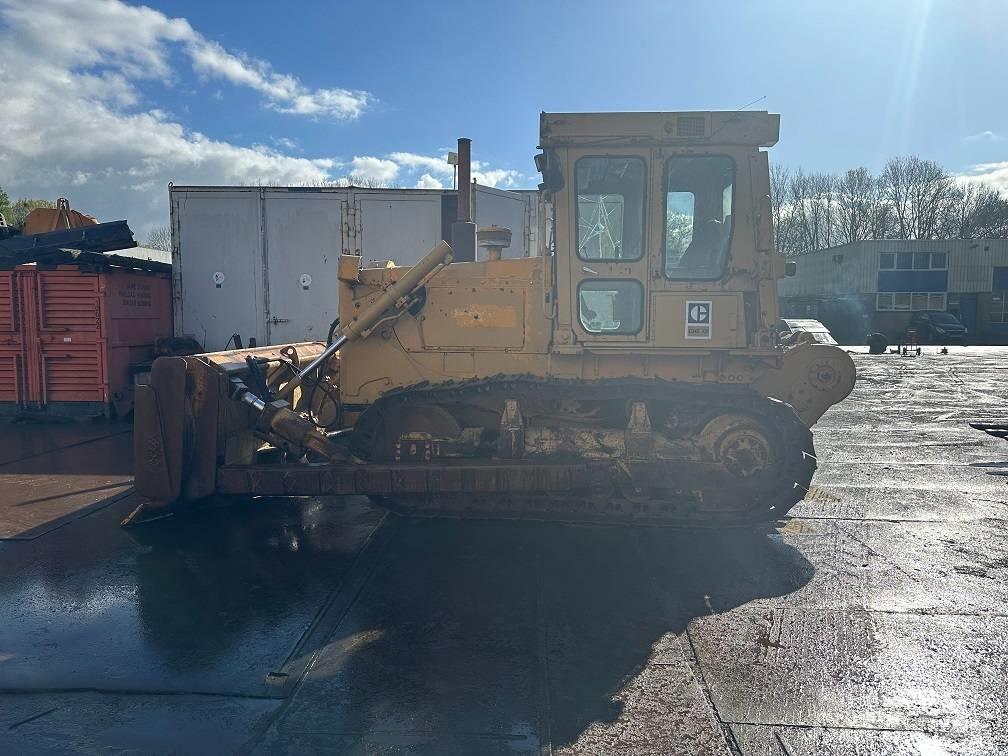 CAT D6D with winch بلدوزرات مجنزرة