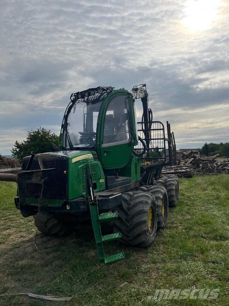 John Deere 810 E شاحنات
