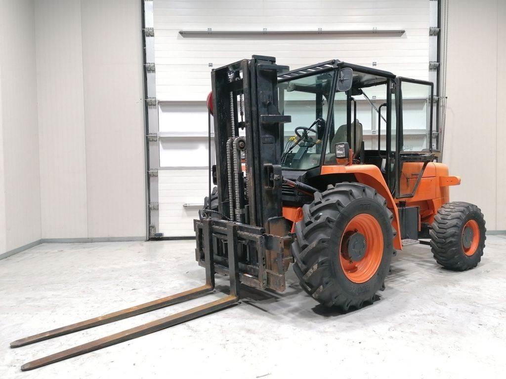 JCB 940 شاحنات الطرق الوعرة