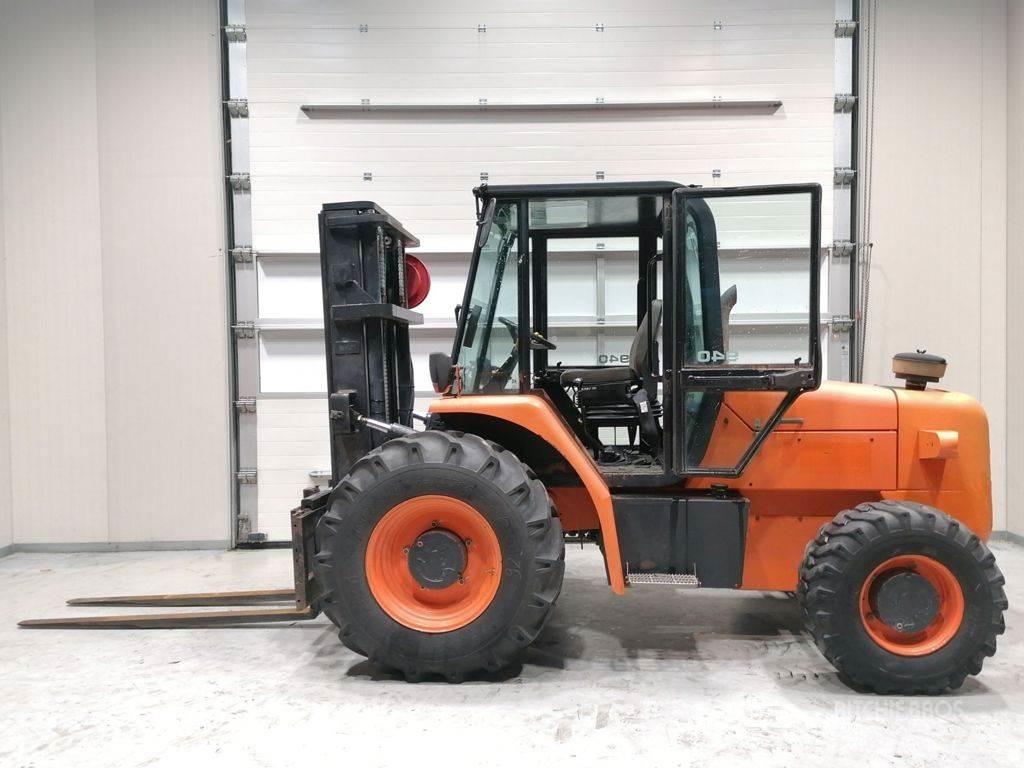 JCB 940 شاحنات الطرق الوعرة