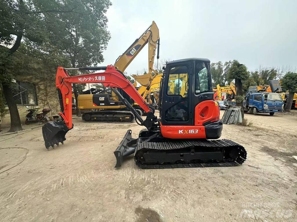 Kubota 163 حفارات زحافة