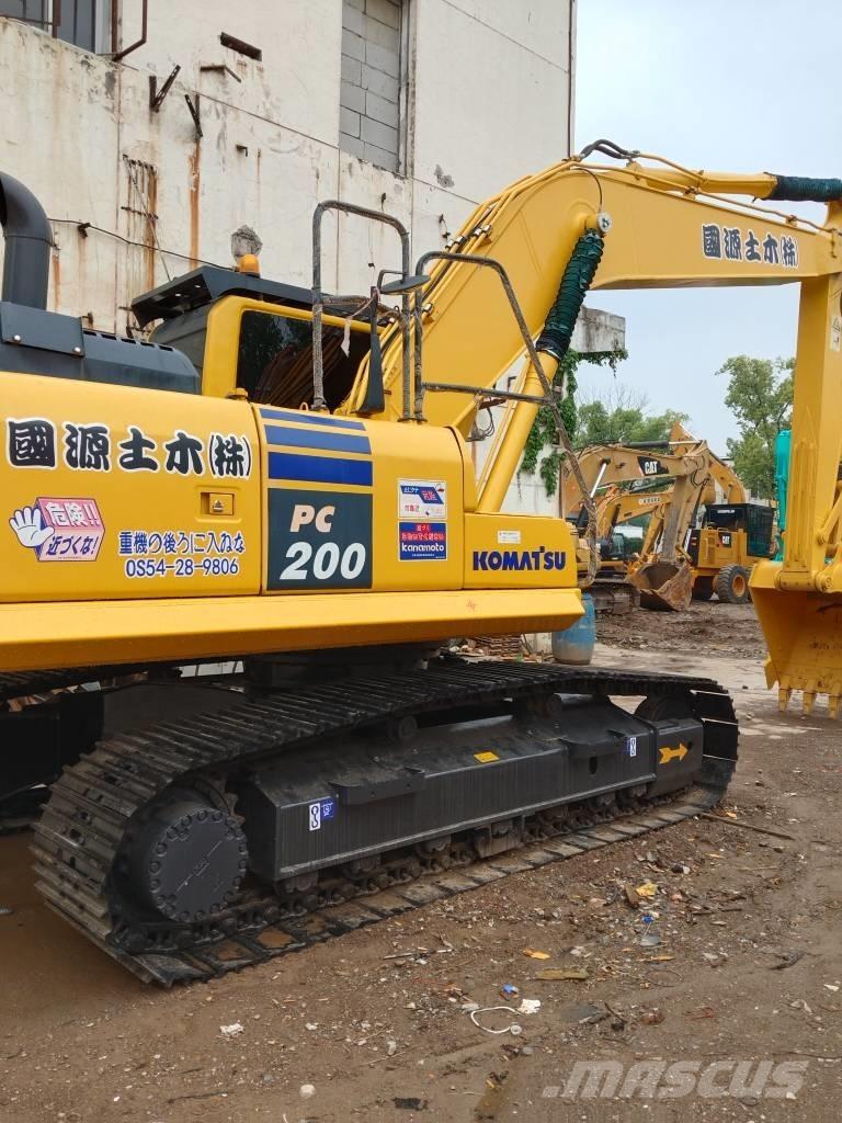 Komatsu PC 200-8 حفارات زحافة