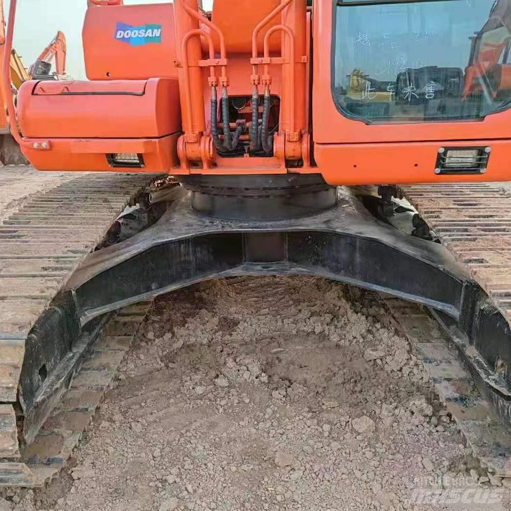 Doosan 225 حفارات زحافة