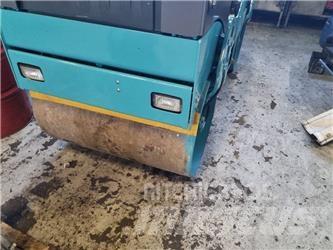 Bomag BW 100 AD-4 مداحل ثنائية الاسطوانة