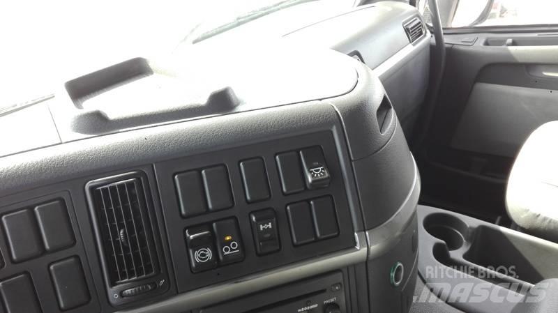 Volvo FM 12 340 8X2 شاحنات بمقصورة وهيكل