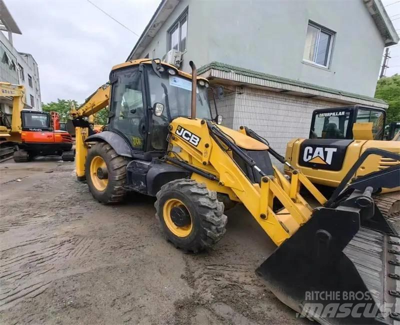 JCB 3CX لوادر ذات جرافات عكسية