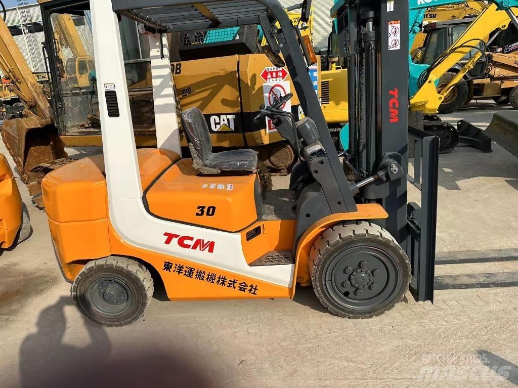 TCM FD30T6 شاحنات الديزل