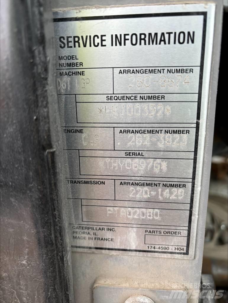 CAT D 6 T LGP بلدوزرات مجنزرة