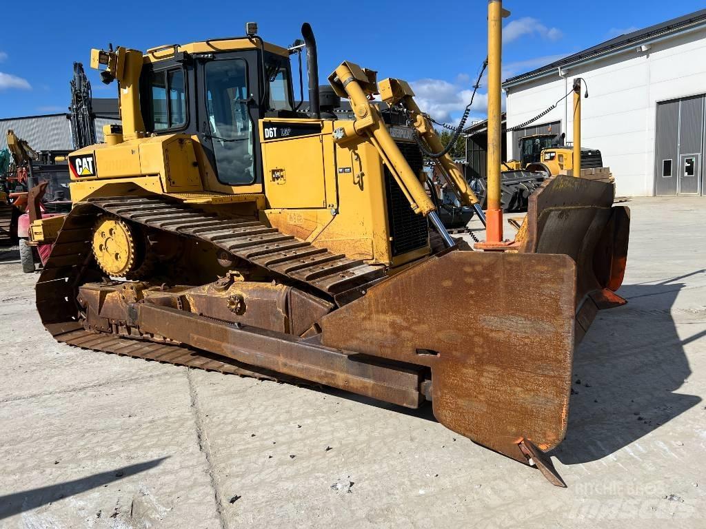CAT D 6 T LGP بلدوزرات مجنزرة