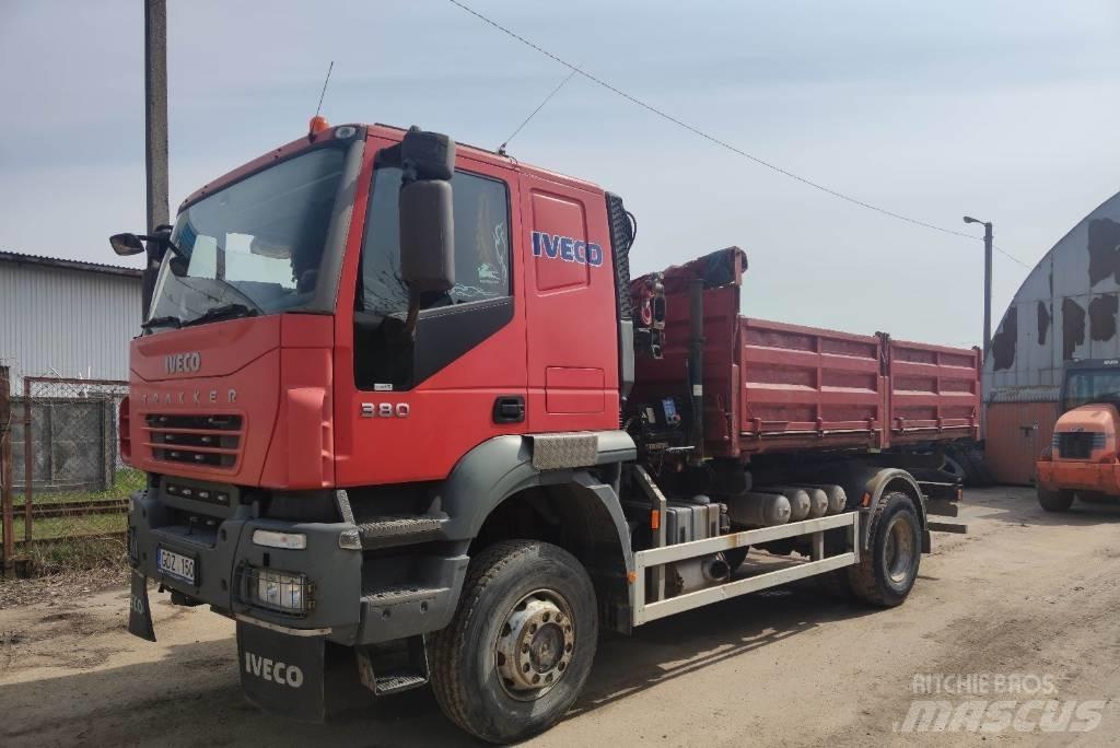 Iveco Trakker 380 شاحنات قلابة