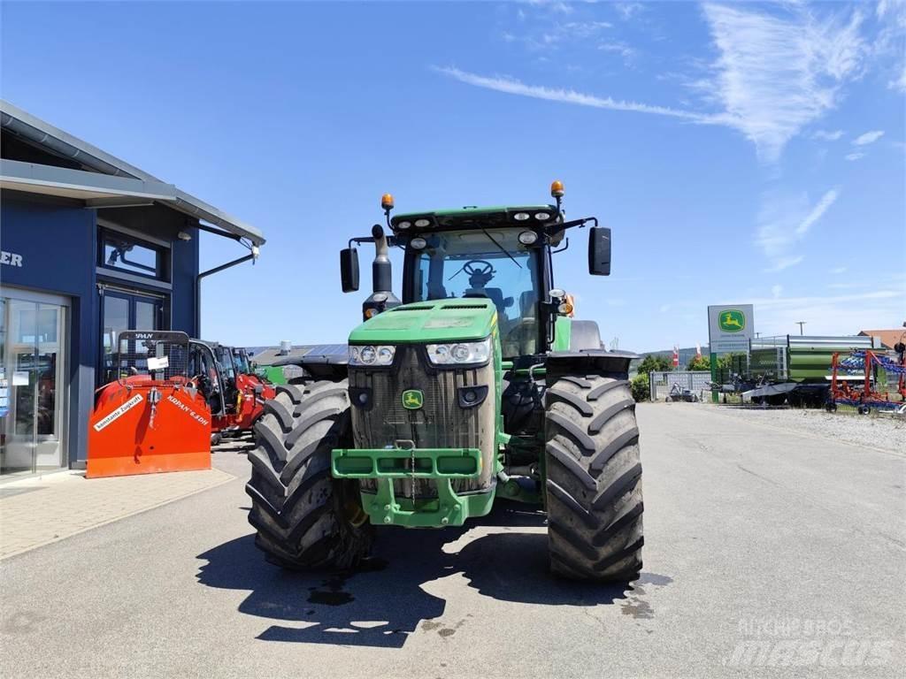 John Deere 8370R الجرارات