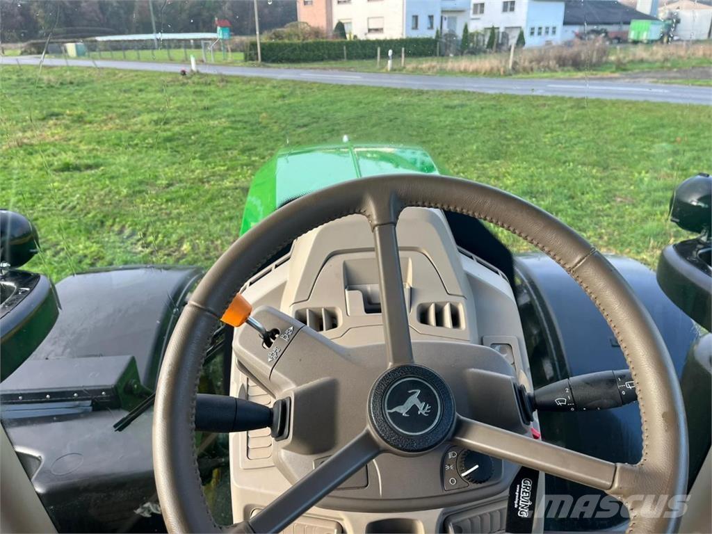 John Deere 6R215 الجرارات