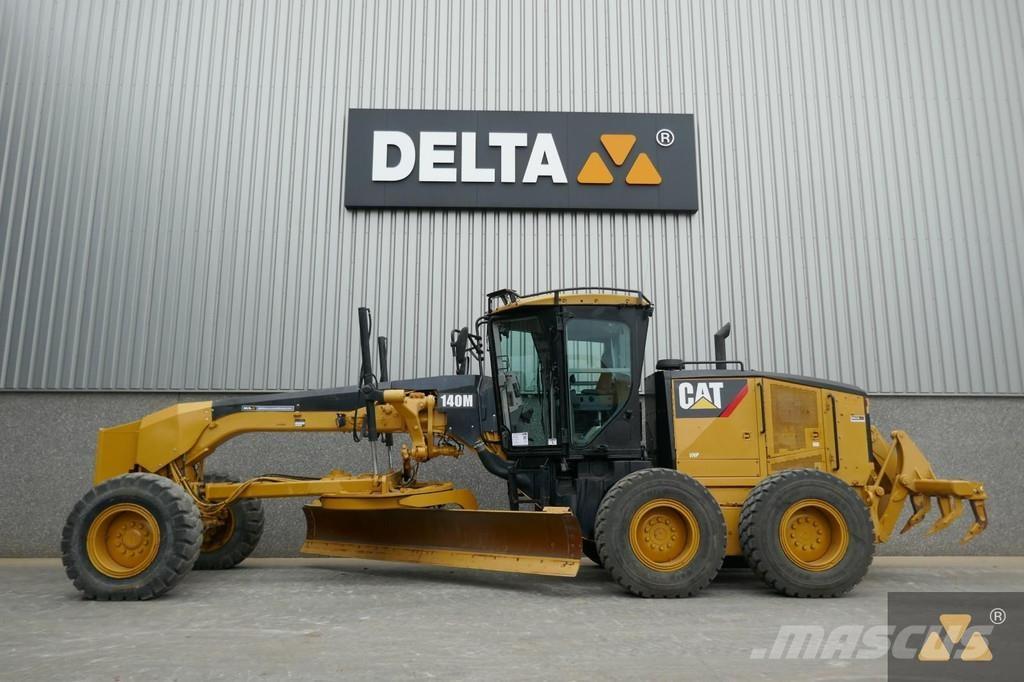 CAT 140M معدات تمهيد الطرق