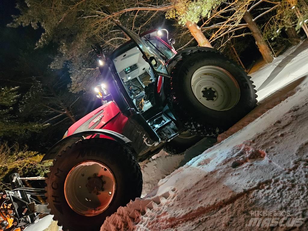 Valtra N154 الجرارات