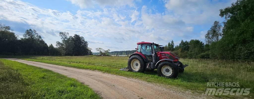 Valtra N154 الجرارات