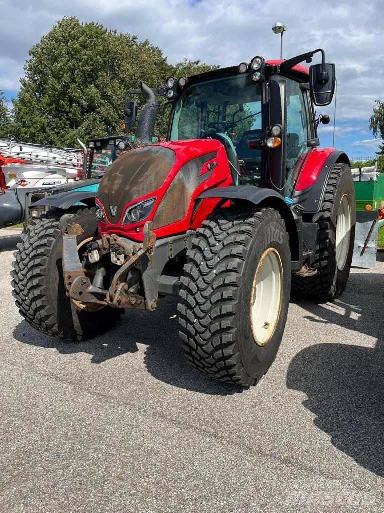 Valtra N154 الجرارات