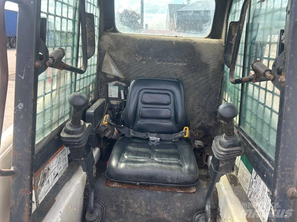 Bobcat 763 لوادر انزلاقية التوجيه