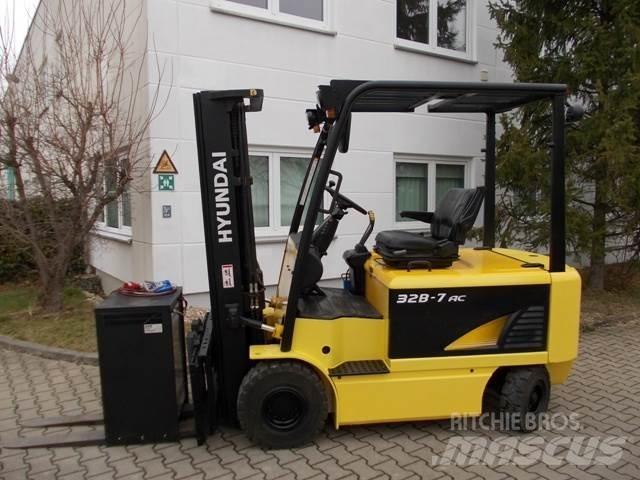 Hyundai 32 B-7 شاحنات ذات رافعات شوكية تعمل بالكهرباء