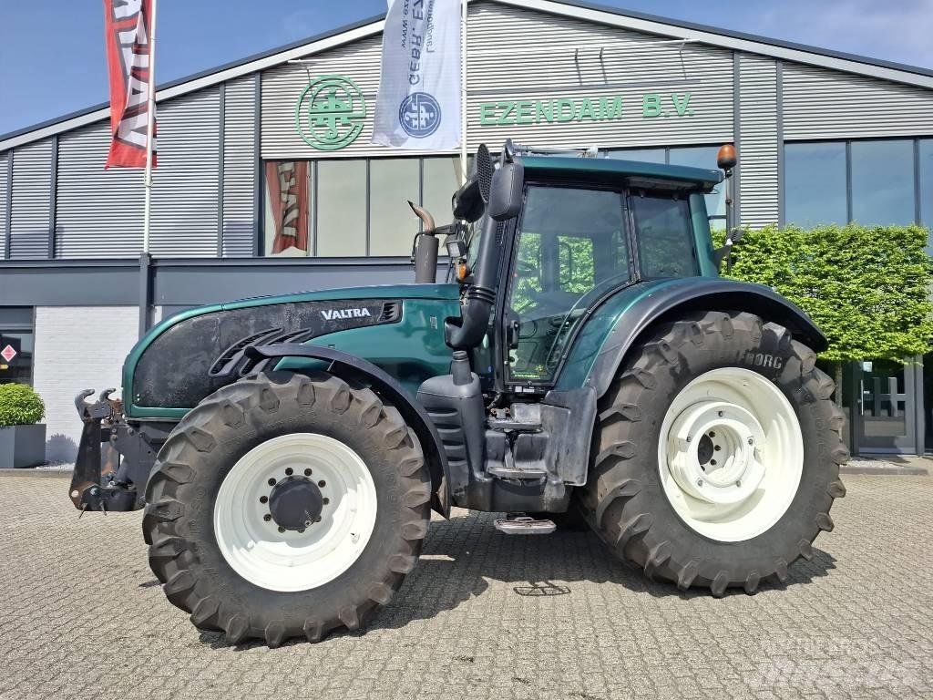 Valtra T 202 الجرارات