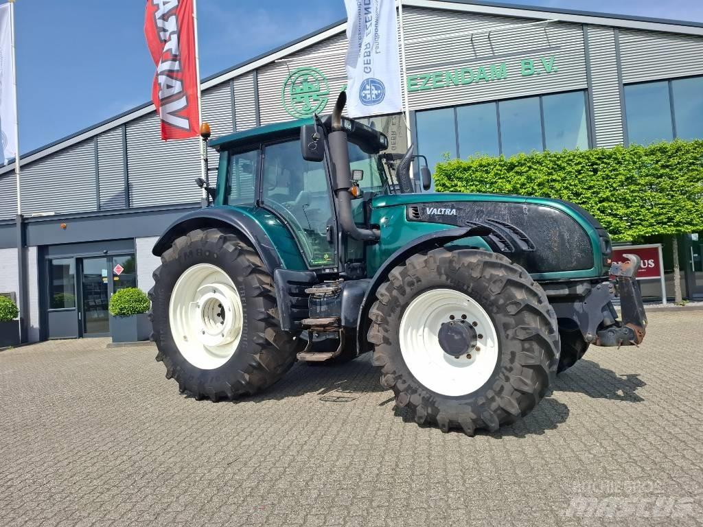 Valtra T 202 الجرارات