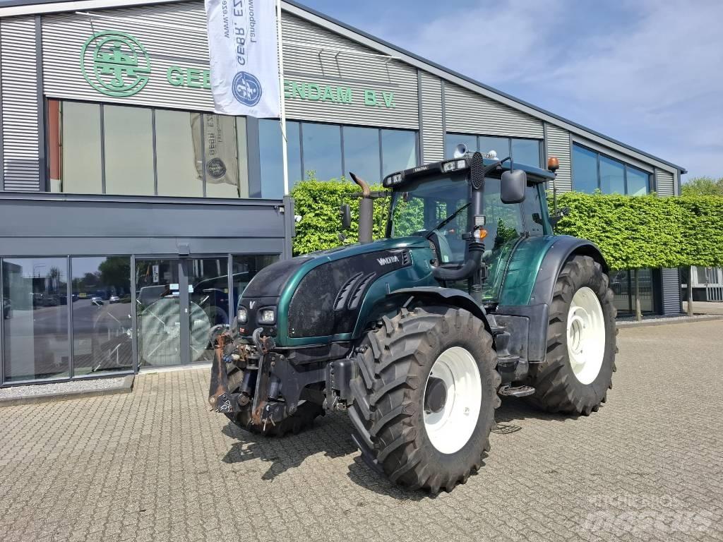 Valtra T 202 الجرارات