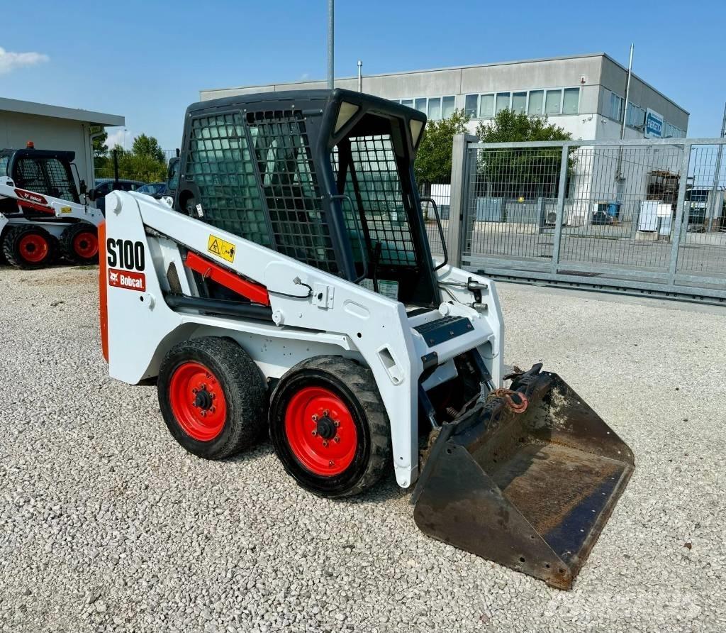 Bobcat S 100 لوادر انزلاقية التوجيه