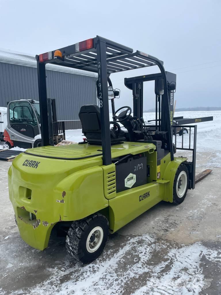 Clark GEX 50 شاحنات ذات رافعات شوكية تعمل بالكهرباء