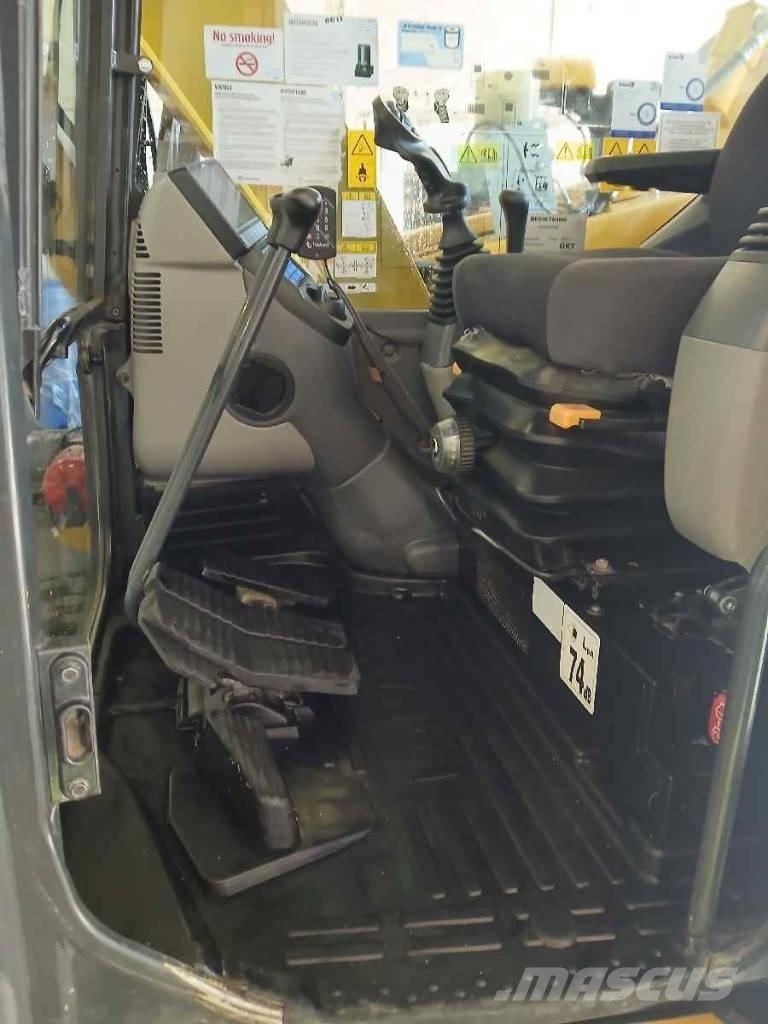 Komatsu PC78US-10 حفارات وسط 7 طن - 12 طن