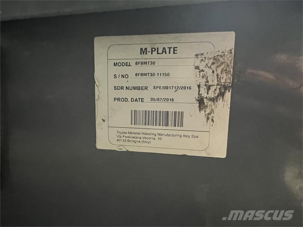 Toyota 8FBMT30 شاحنات ذات رافعات شوكية تعمل بالكهرباء