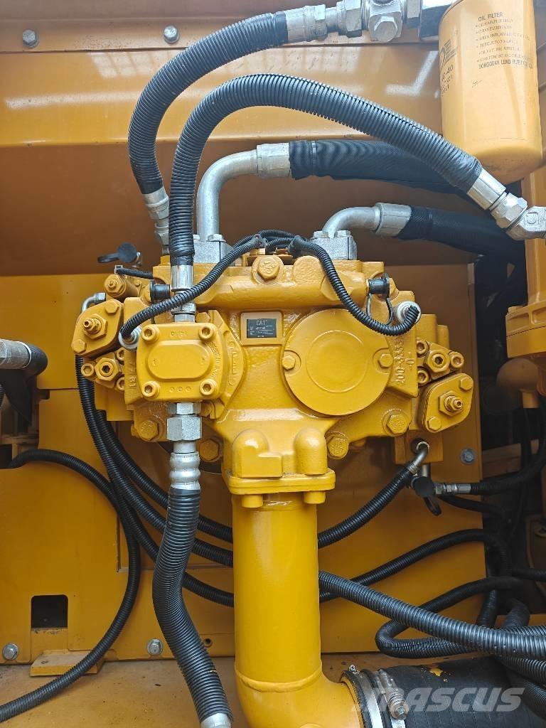 CAT 329 D حفارات زحافة