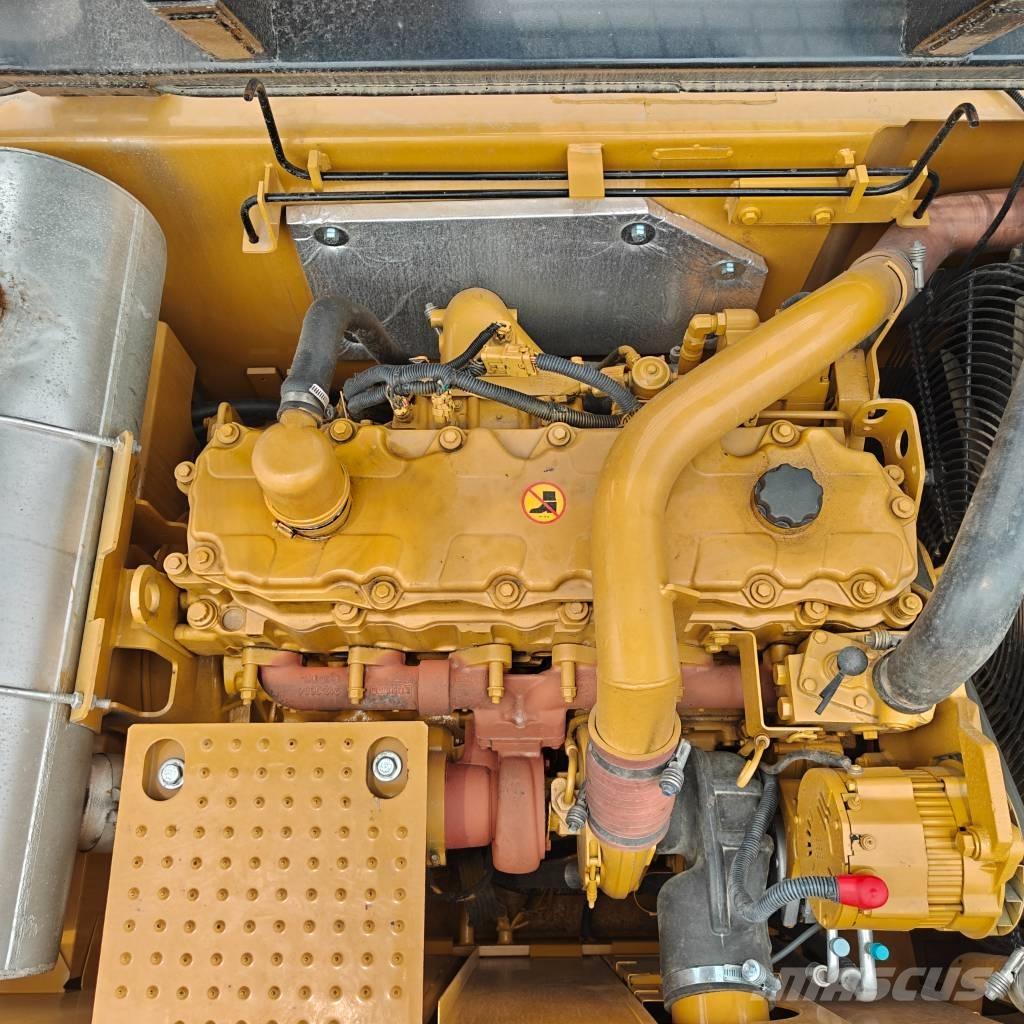 CAT 329 D حفارات زحافة