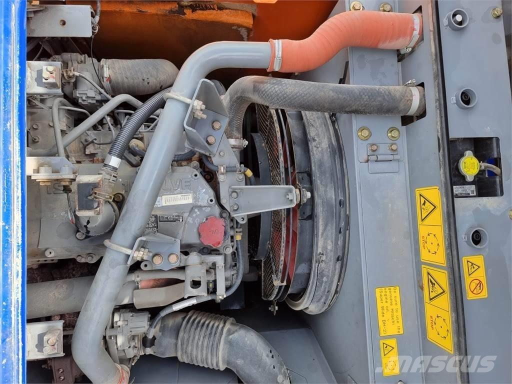 Hitachi ZX 210 LC-5B حفارات زحافة