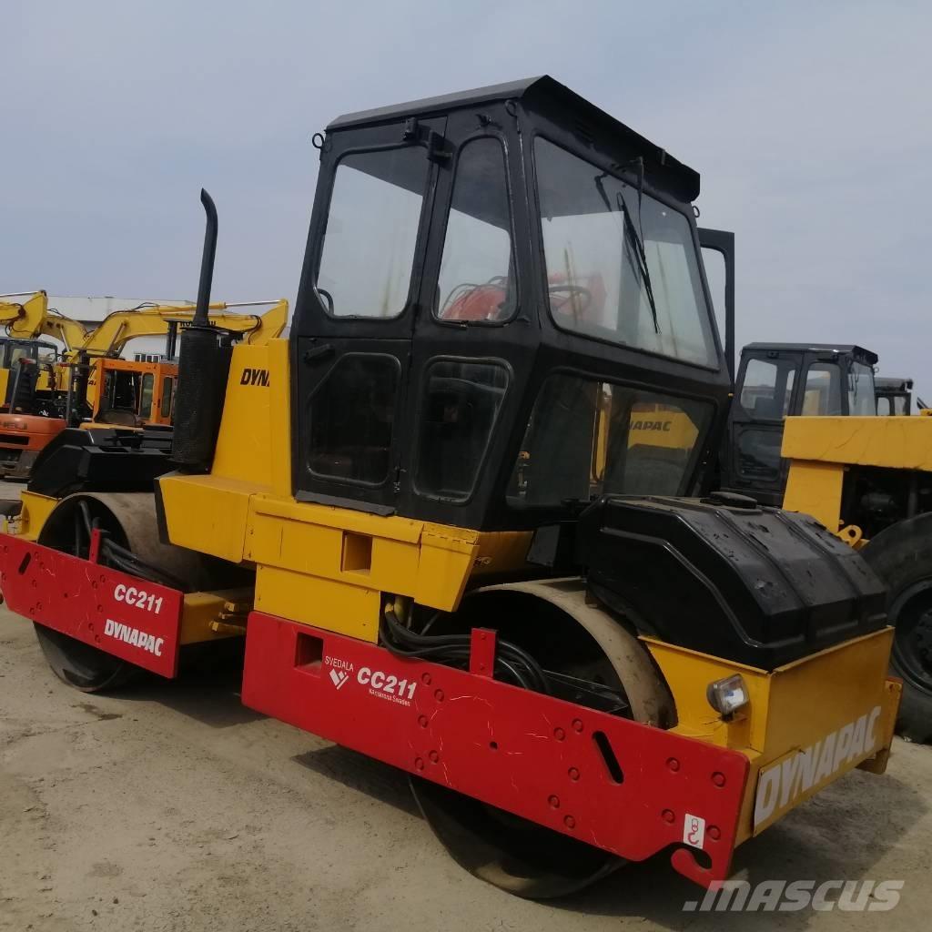 Dynapac CC 211 مداحل ثنائية الاسطوانة