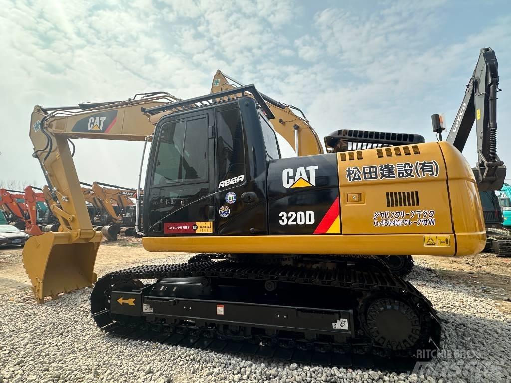 CAT 320 D حفارات زحافة