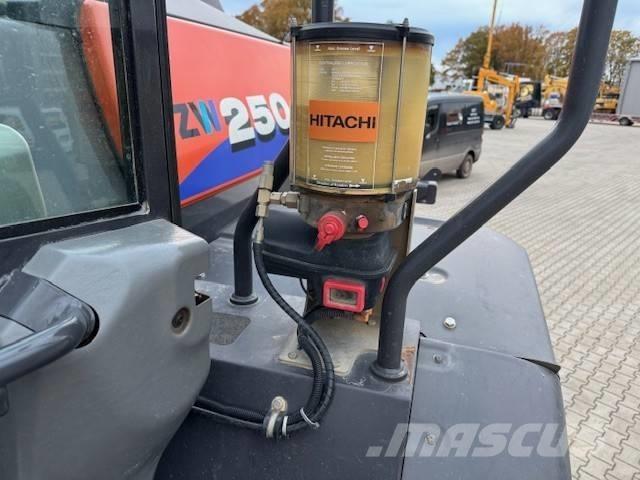 Hitachi ZW 250-6 لوادر بعجل