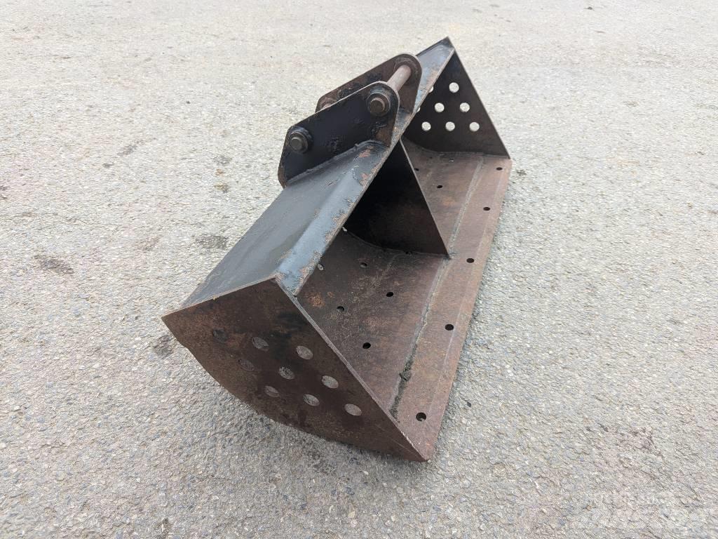 JCB GRADING BUCKET دلاء فحص