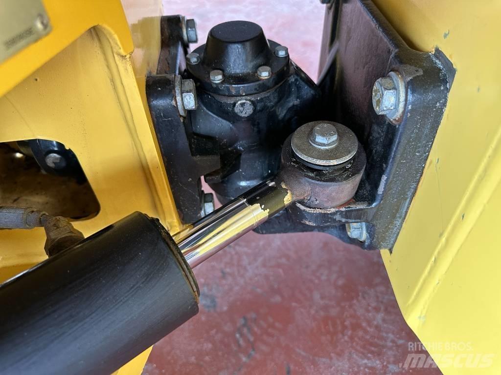 Dynapac CC 900 S مداحل ثنائية الاسطوانة