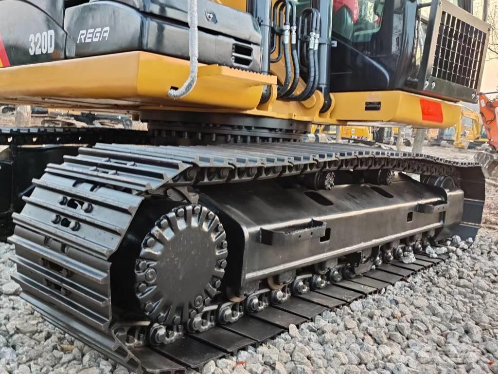 CAT 320 D حفارات زحافة
