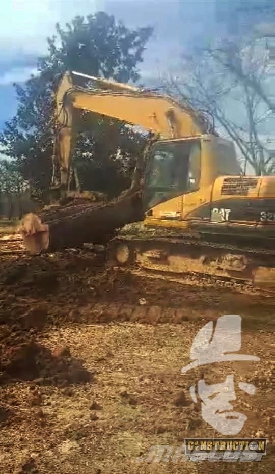 CAT 320 C LU حفارات زحافة