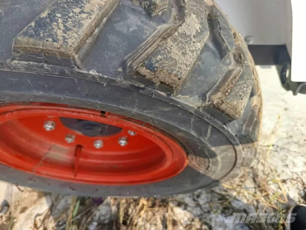 Bobcat S18 لوادر انزلاقية التوجيه