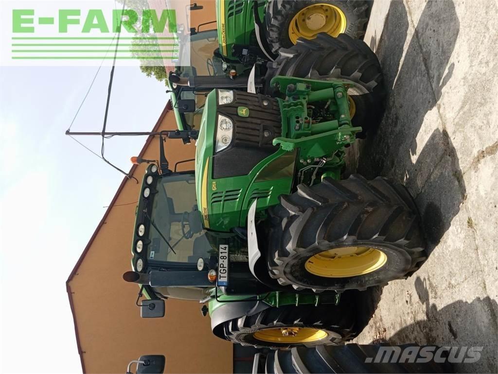 John Deere 6215R الجرارات