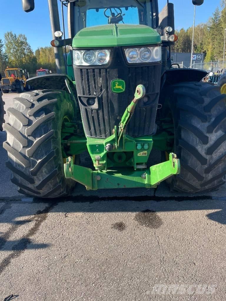 John Deere 7200 R الجرارات