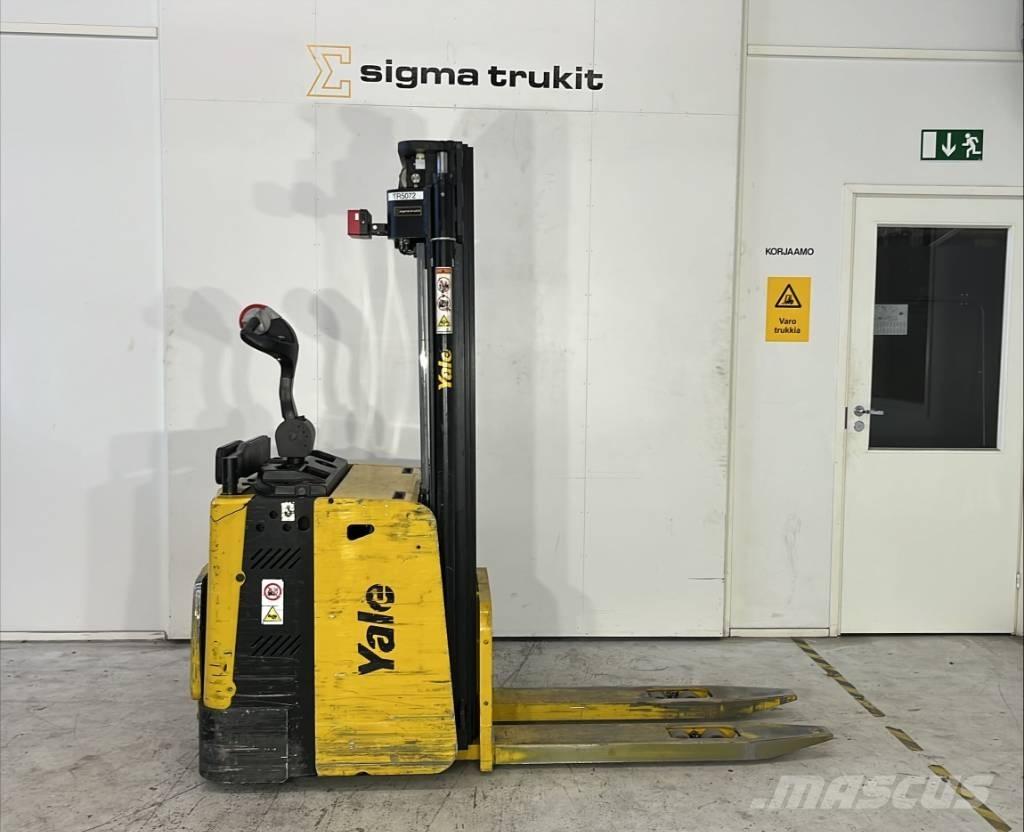 Yale MS 12 X شاحنات مناولة ذاتية الدفع