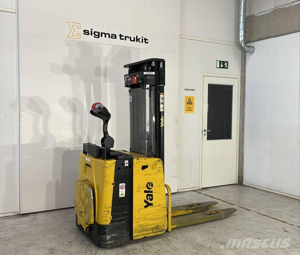 Yale MS 12 X شاحنات مناولة ذاتية الدفع