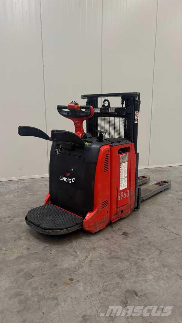 Linde D12AP شاحنات مناولة ذاتية الدفع