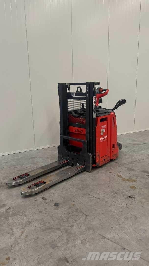 Linde D12AP شاحنات مناولة ذاتية الدفع