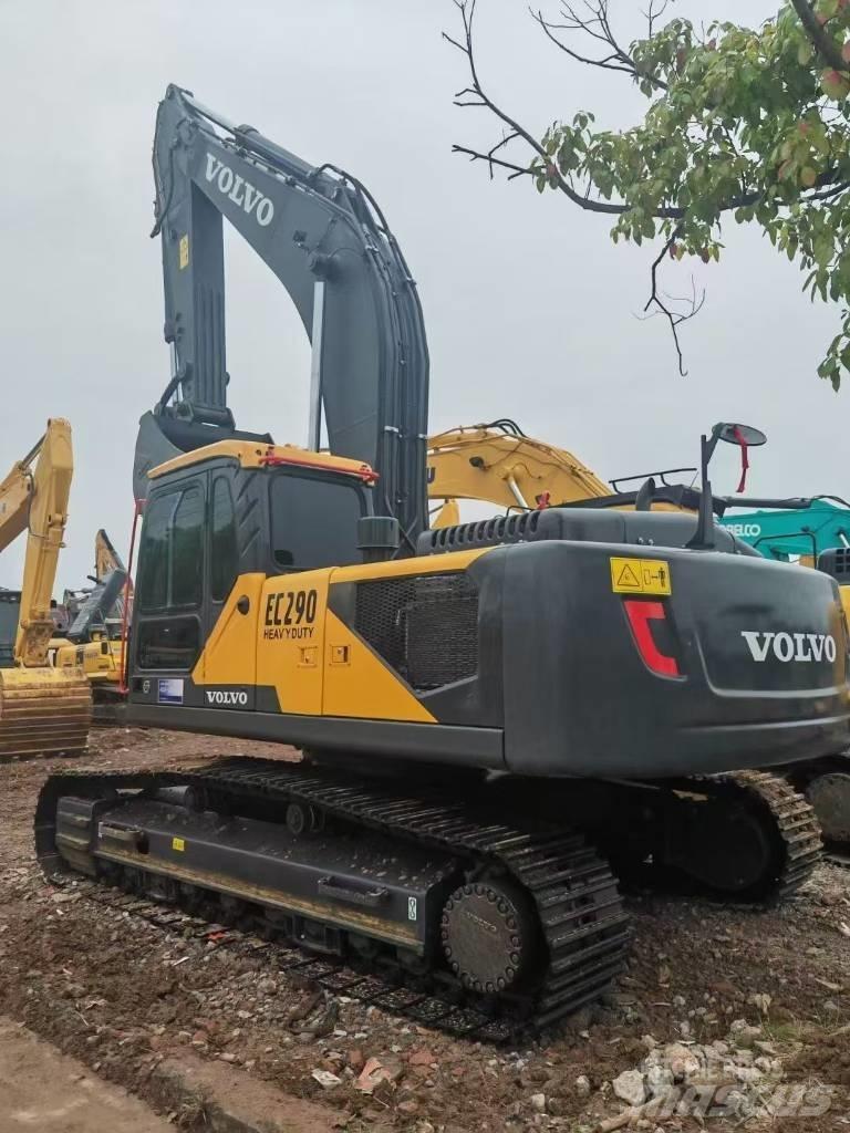 Volvo 290D حفارات زحافة